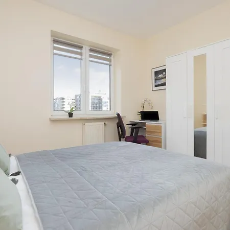 Spacious 120 M From The Metro Station By Renters *