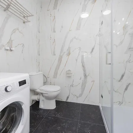 Daire Spacious 120 M From The Metro Station By Renters