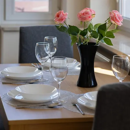 Apartament Spacious 120 M From The Metro Station By Renters *