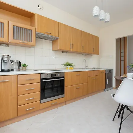 Apartament Spacious 120 M From The Metro Station By Renters *
