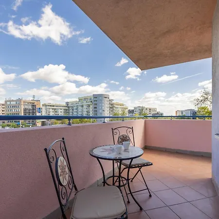 Apartament Spacious 120 M From The Metro Station By Renters *